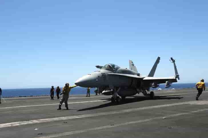 Presence de deux porte-avions americains en mediterranee