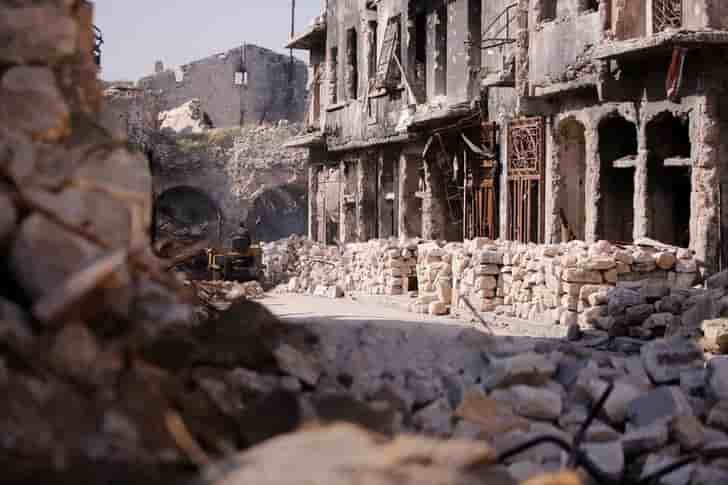 Des evacues de douma gagnent une zone rebelle pres d'alep