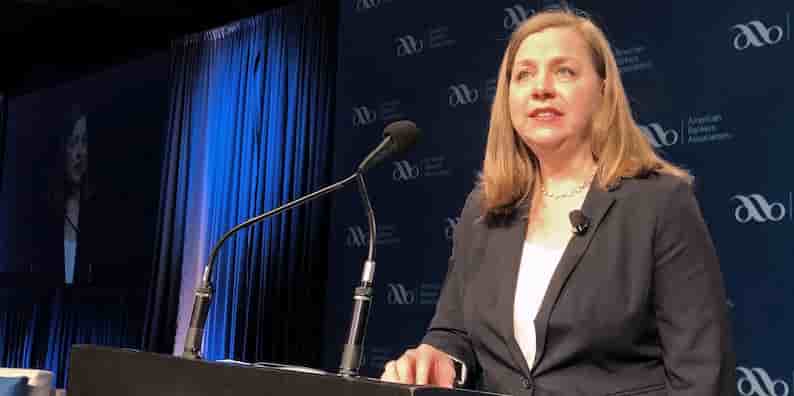 Vice-présidente de la banque centrale des États-Unis, Michelle Bowman s’est distinguée la semaine dernière en s’opposant à la majorité de ses collègues lors de la réunion de politique monétaire.