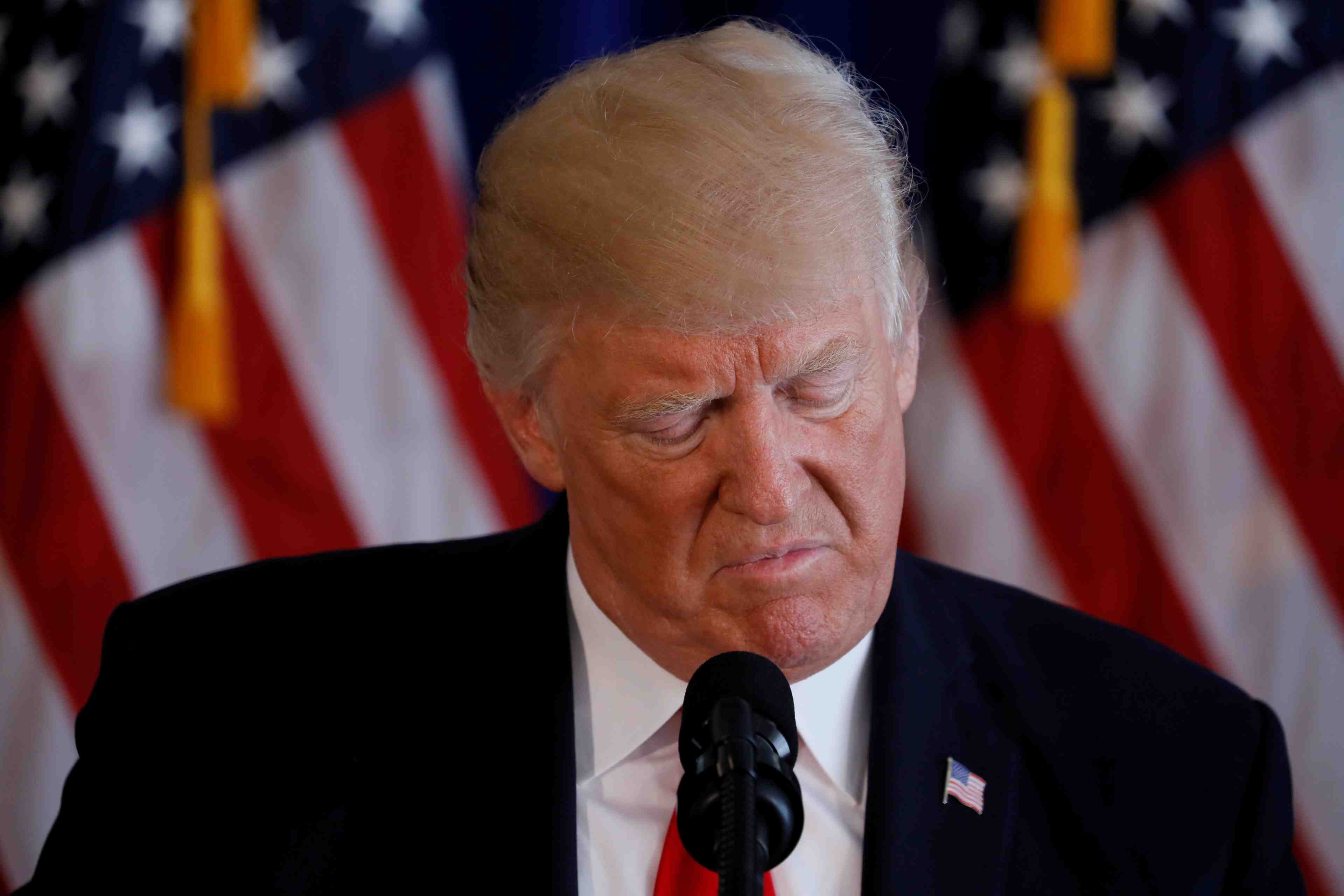 Un an apres charlottesville, trump dit condamner le racisme