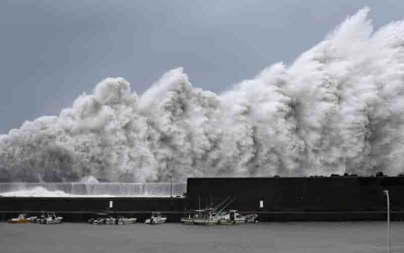 Le japon sous le coup du plus violent typhon de la saison