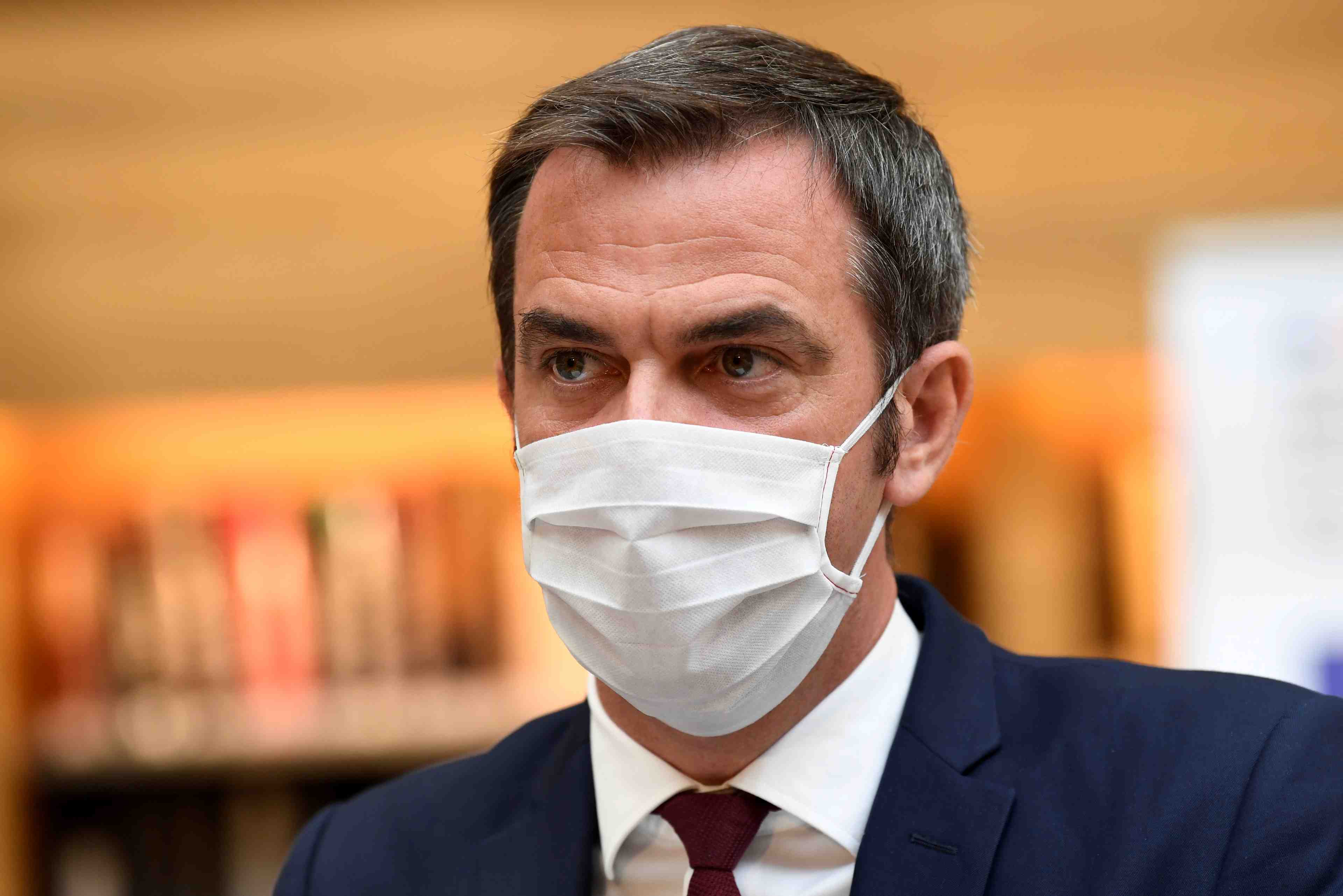 Coronavirus: la france doit rester en alerte, avertit veran