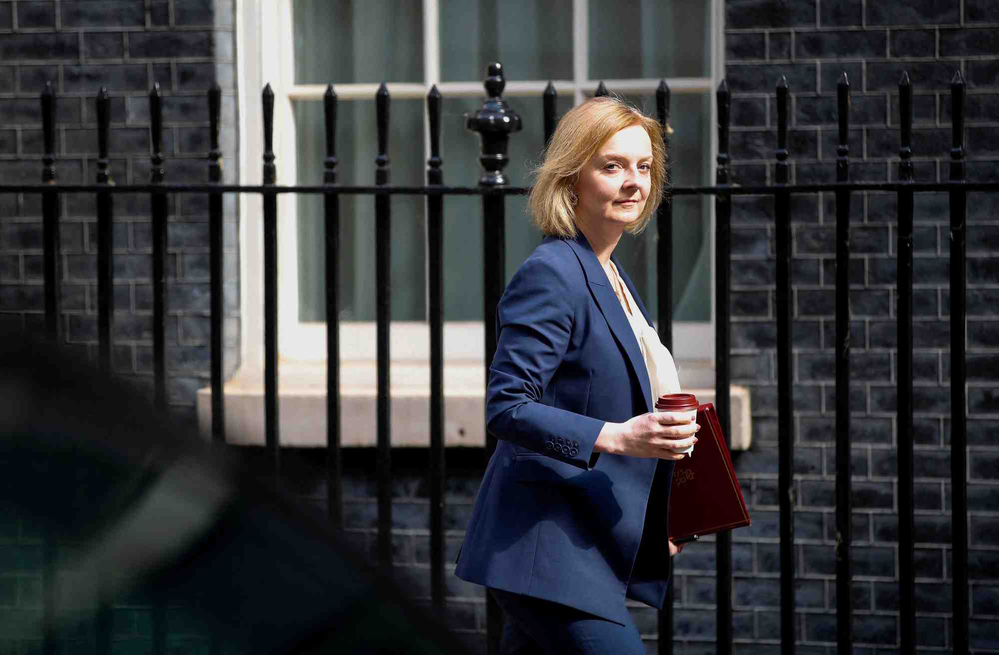 Grande-bretagne: la ministre liz truss candidate pour succeder a boris johnson