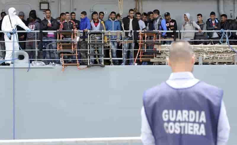 Pres de 4.700 migrants secourus samedi au large de la libye