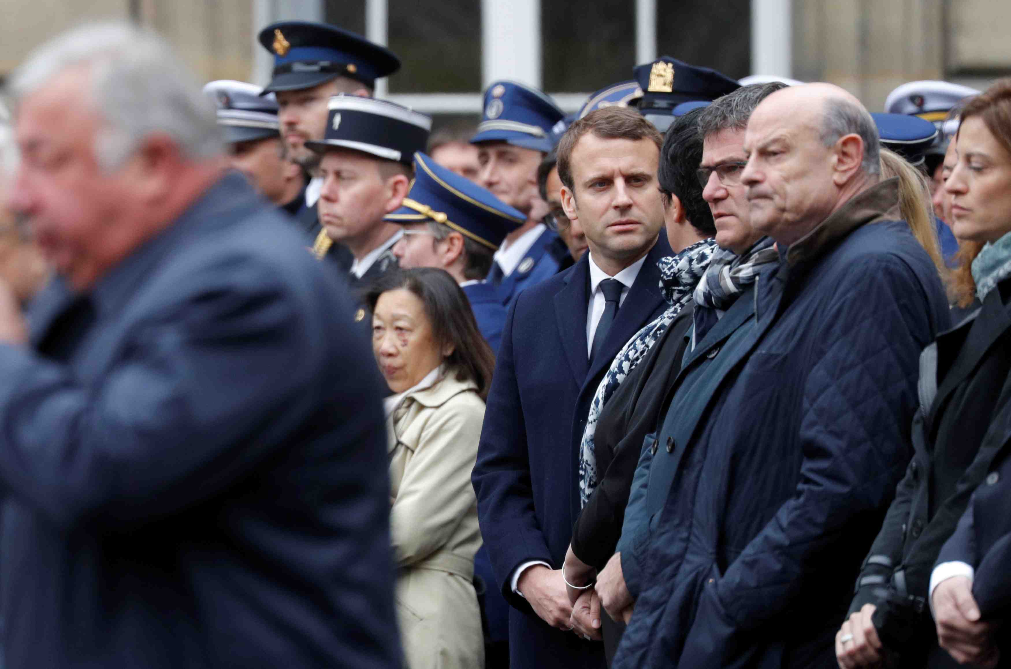 Les etranges absences de macron dans la campagne