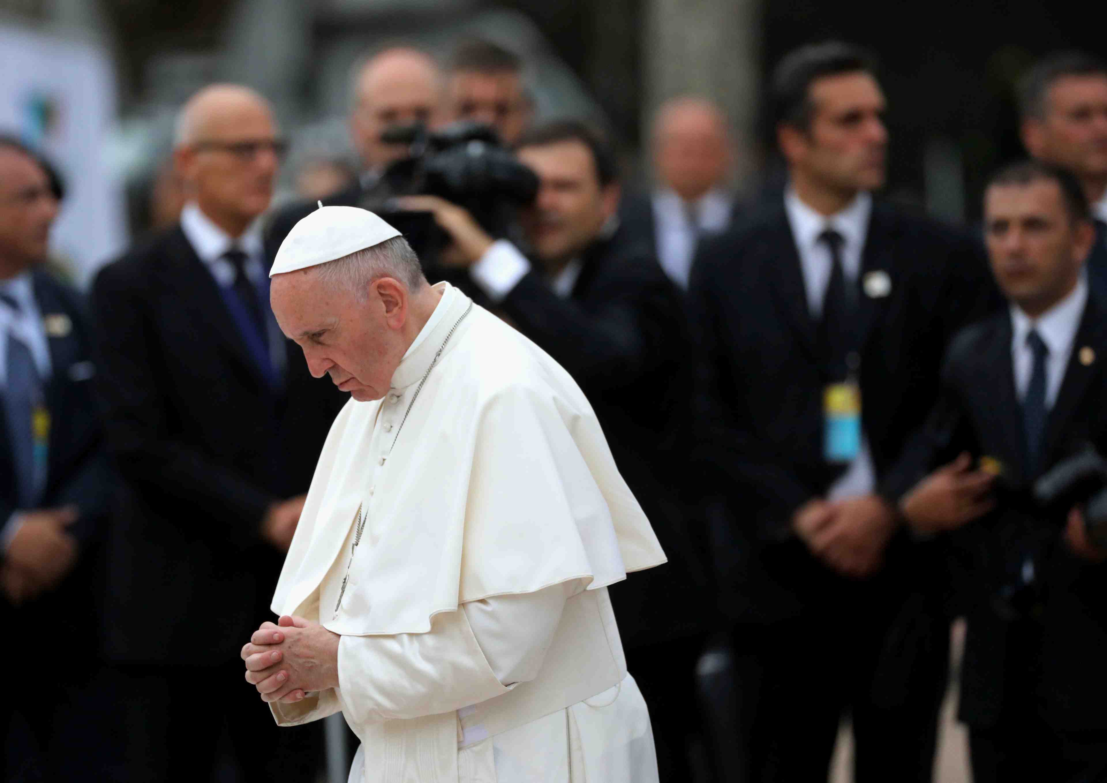 Le pape espere que trump va revoir sa decision sur les migrants