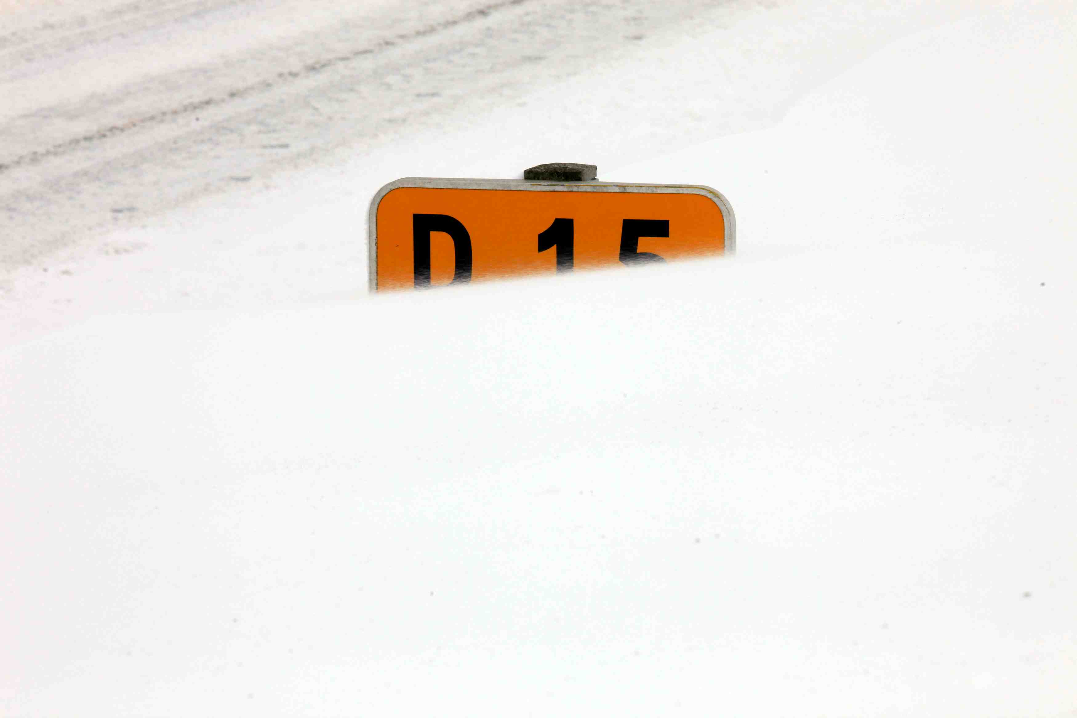 Chutes de neige en auvergne-rhone-alpes, un mort, importantes perturbations