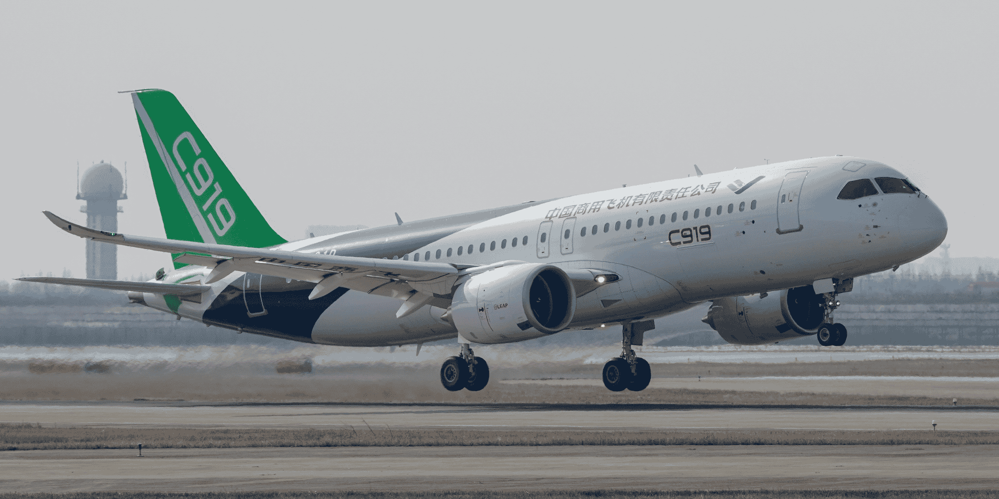 Le développement du C919 avait commencé en 2008, mais l'appareil n'a reçu que l'année dernière la certification officielle pour voler.