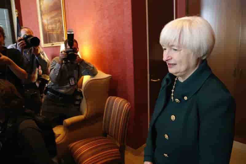 Pour Janet Yellen, la Fed doit encore soutenir la reprise