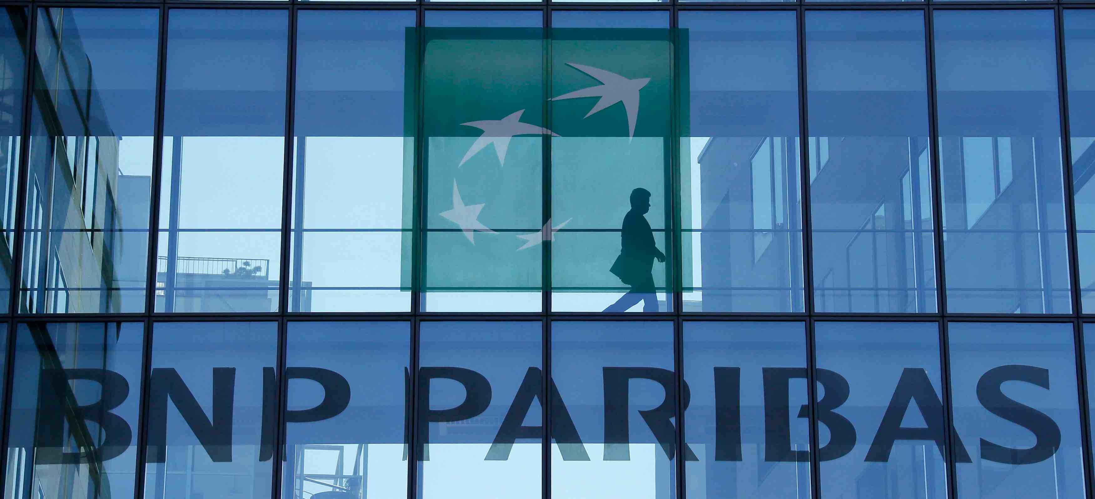 Bnp cede un bloc de 7% de klepierre, levant 870 millions d'euros