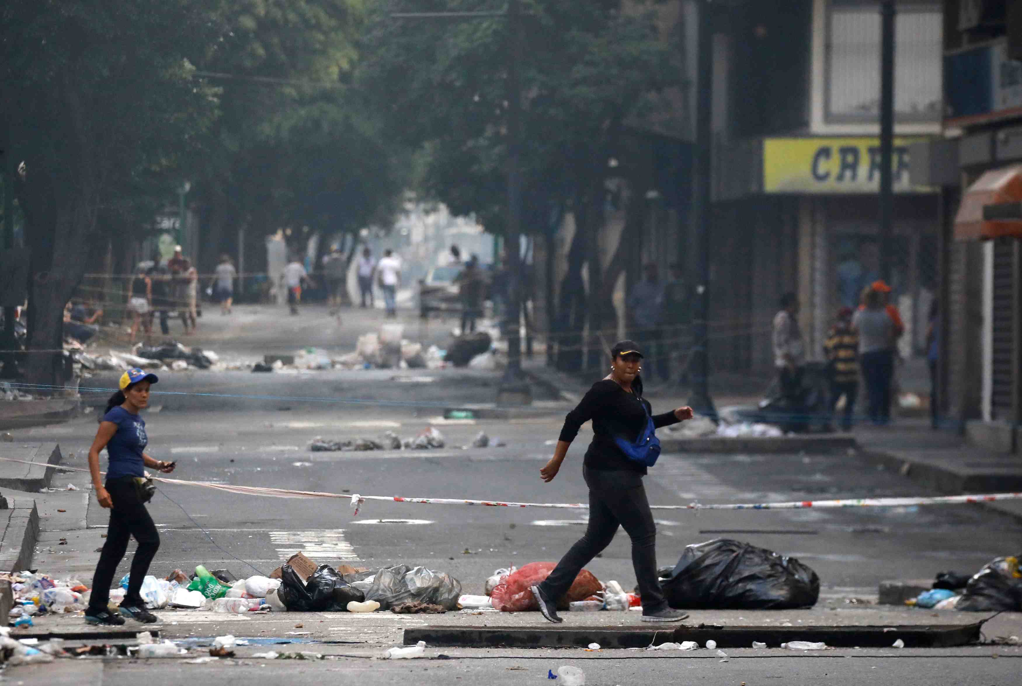 Journee meurtriere au venezuela ou les electeurs ont boude les urnes