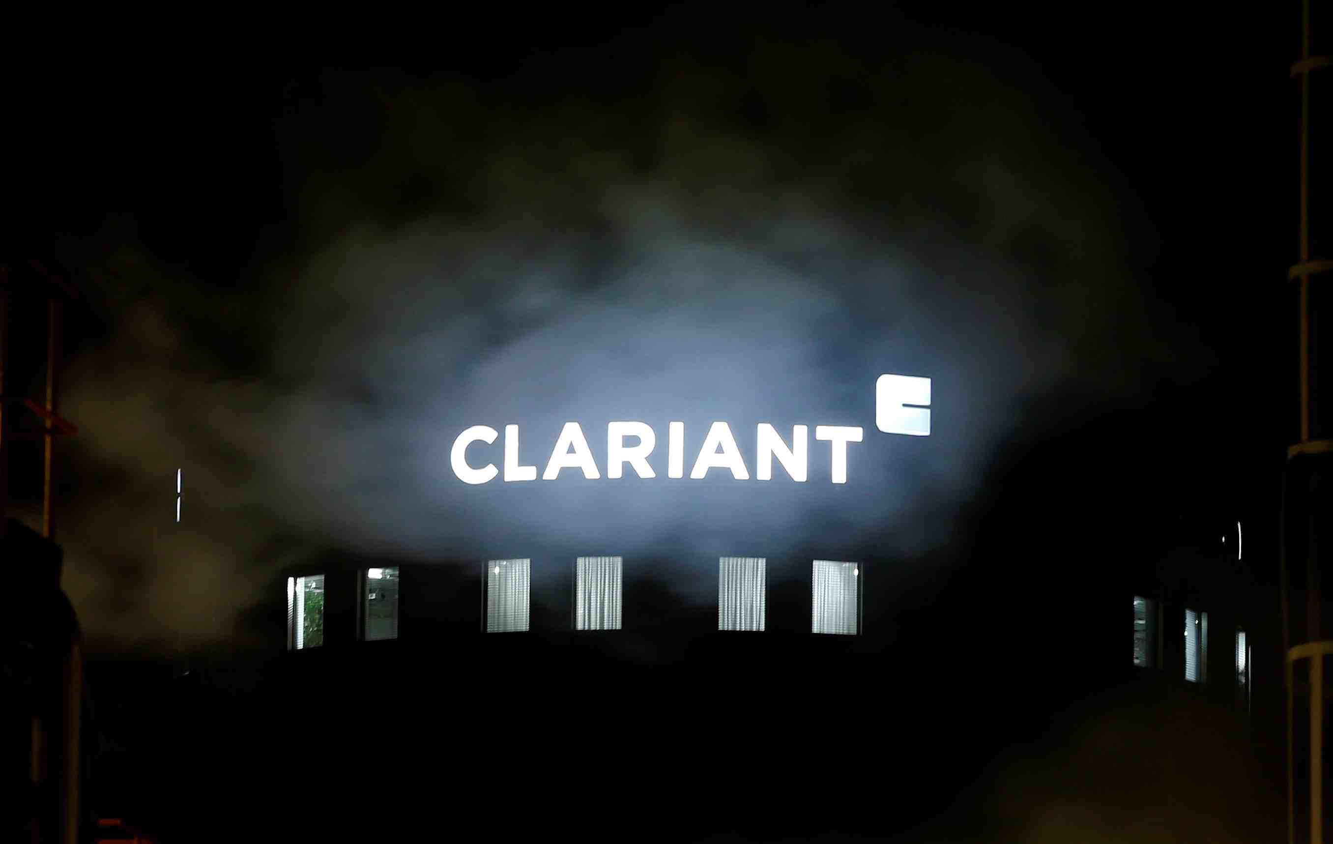 Clariant: white tale reclame une revue strategique independante