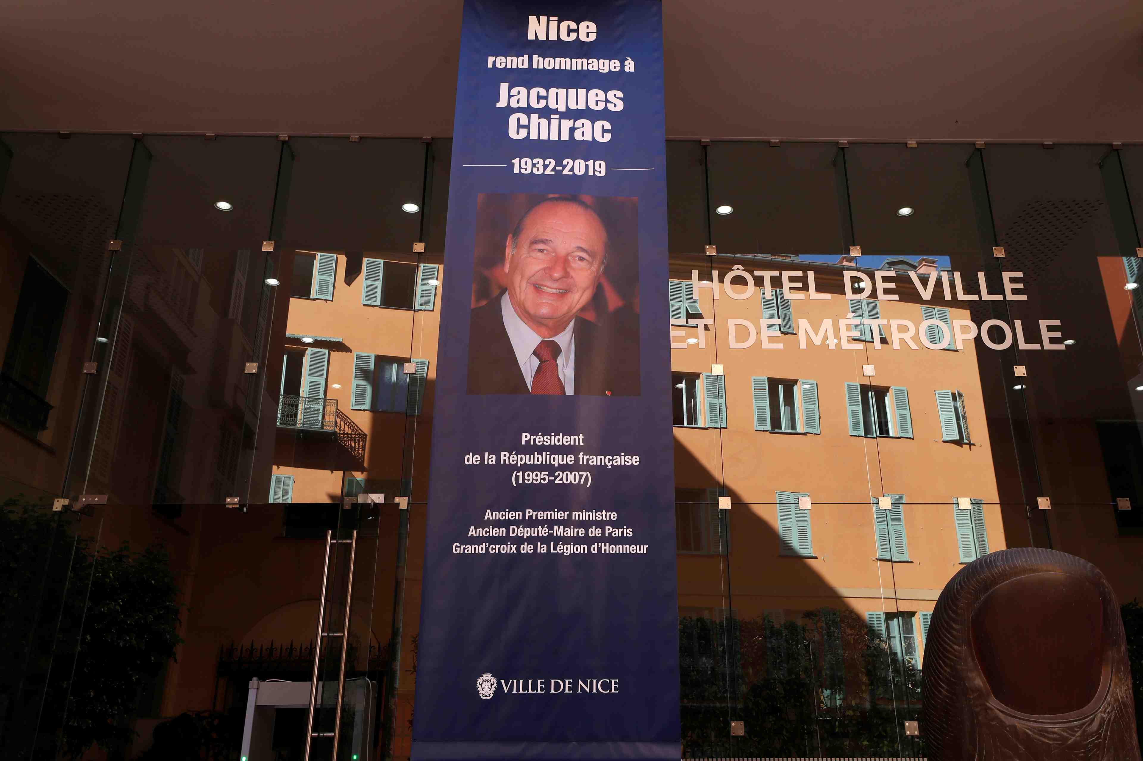 Dernieres touches a l'hommage a chirac, "personnalite hors norme"