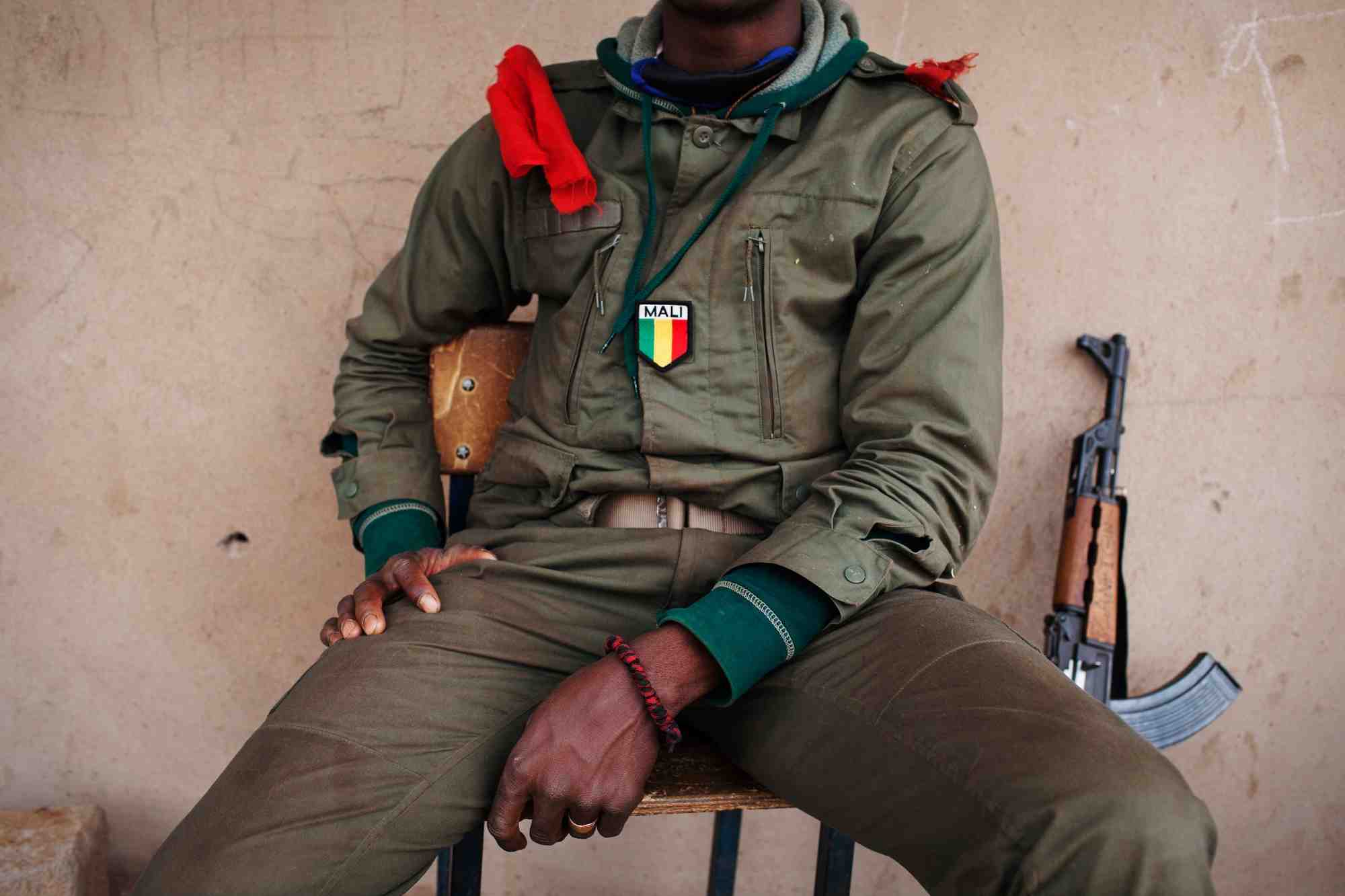 Un soldat malien a konna