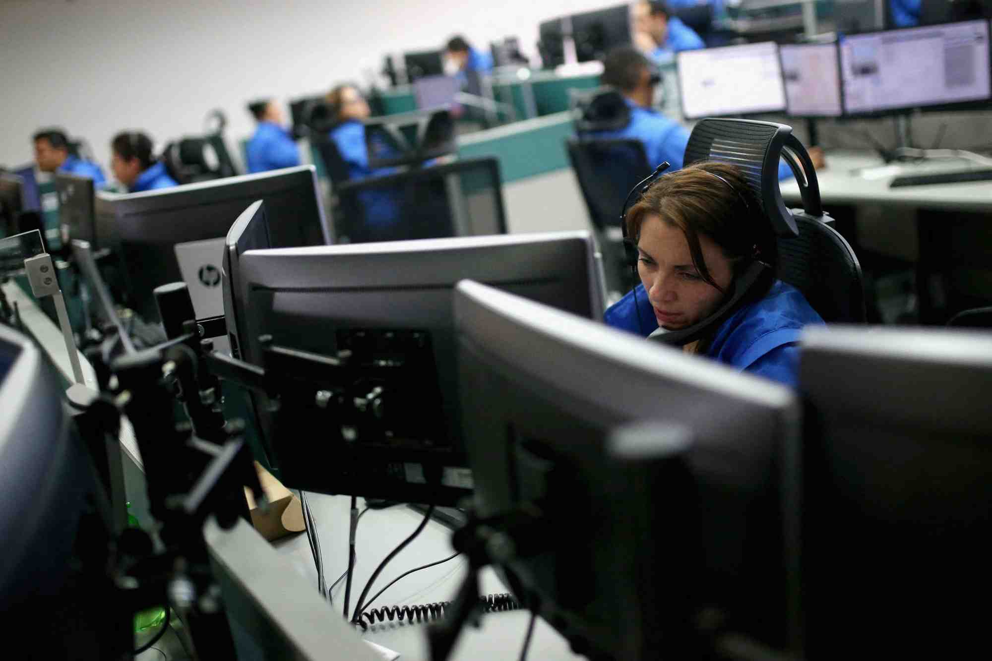 Une employee dans un call-center