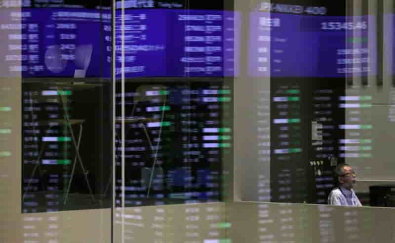 Tokyo termine en hausse