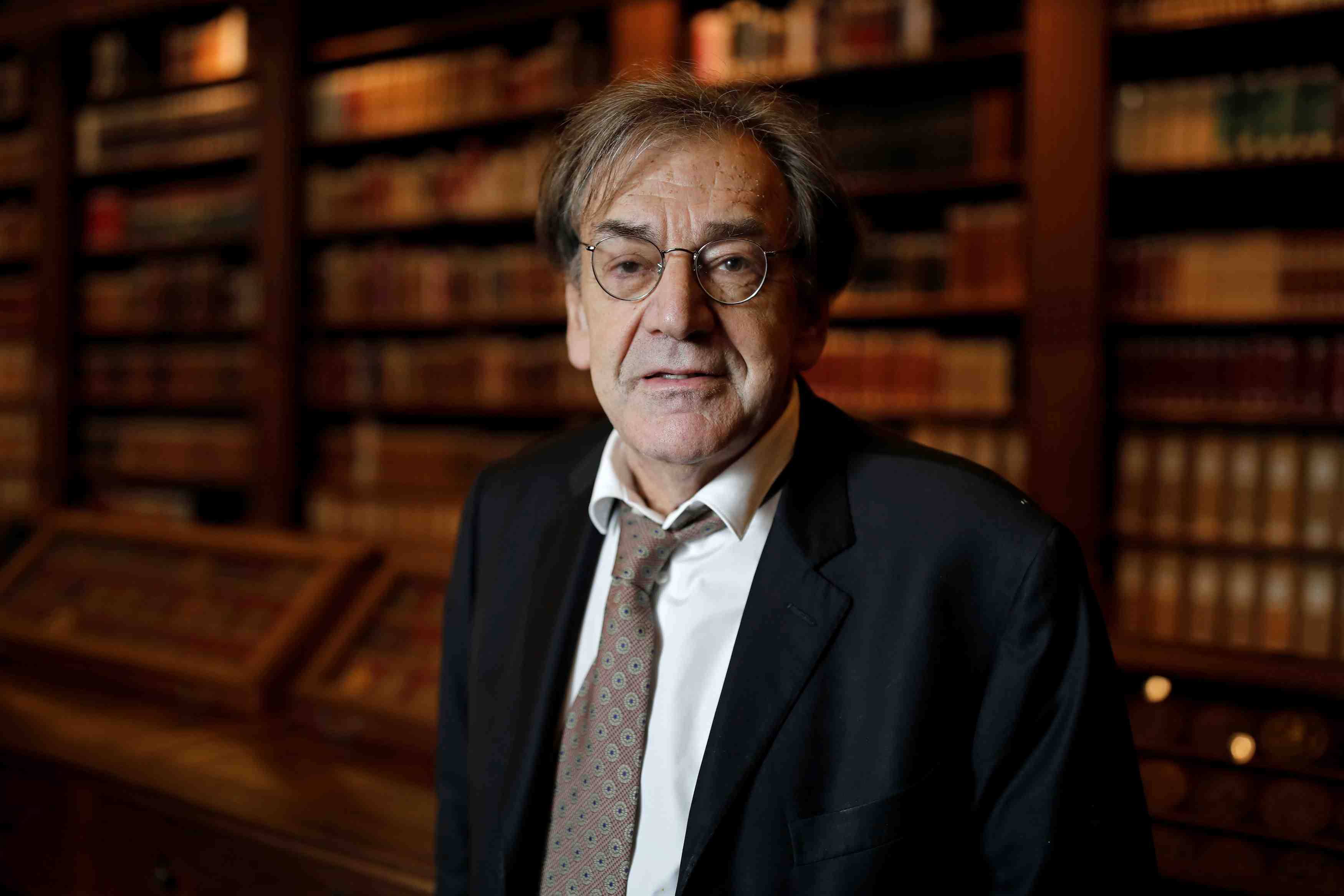 Finkielkraut violemment conspue par des "gilets jaunes"