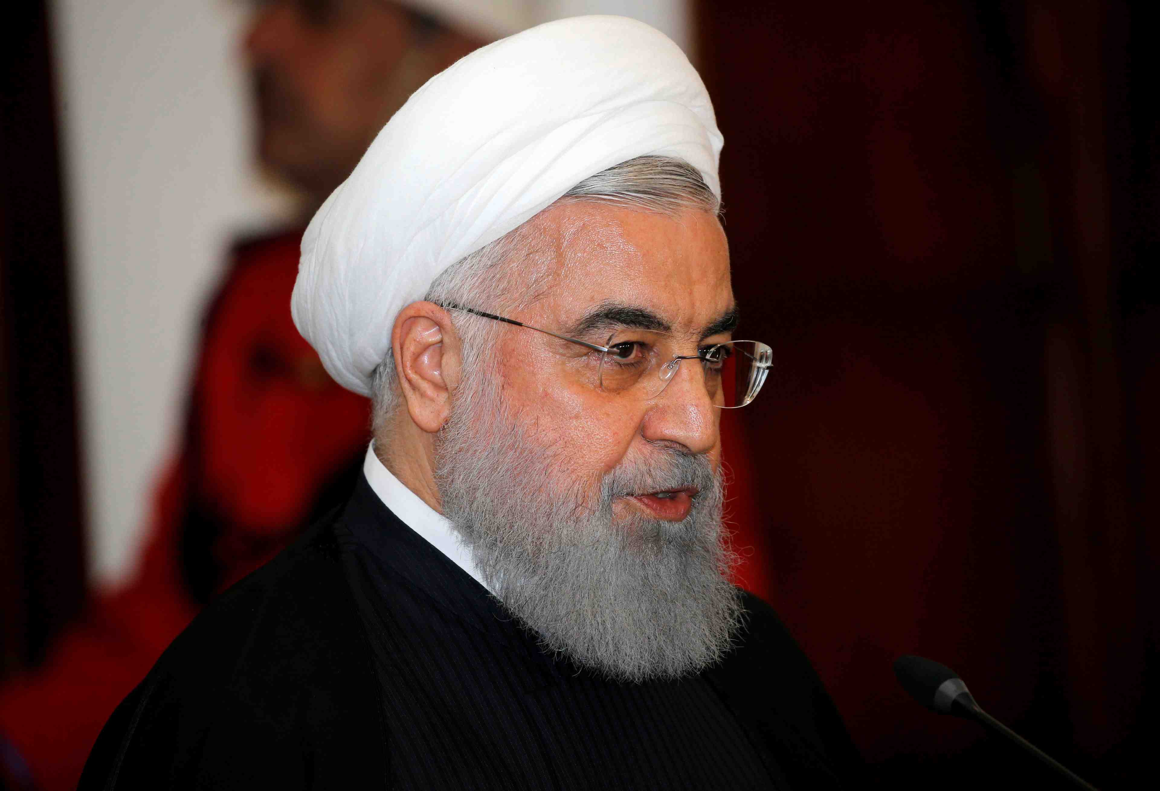 Iran: rohani juge "pueriles" les sanctions contre zarif