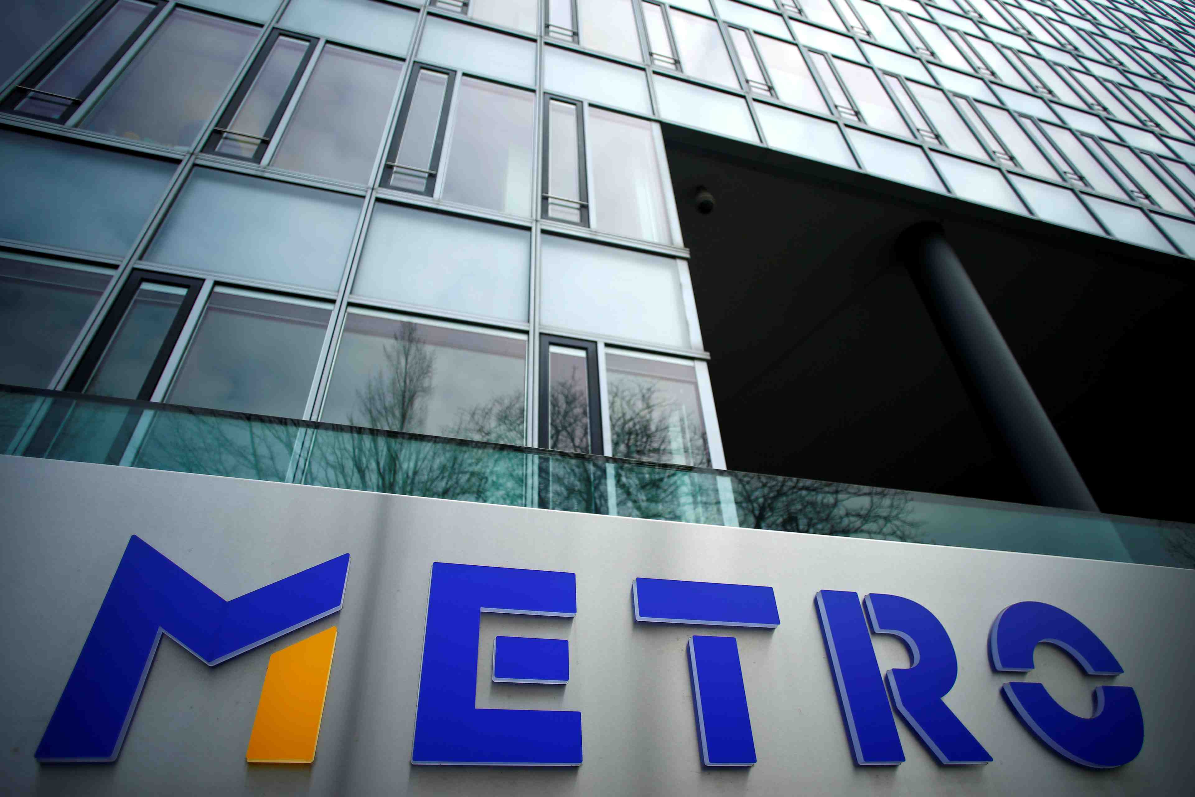 Daniel kretinsky ne relevera pas son offre sur l'allemand metro