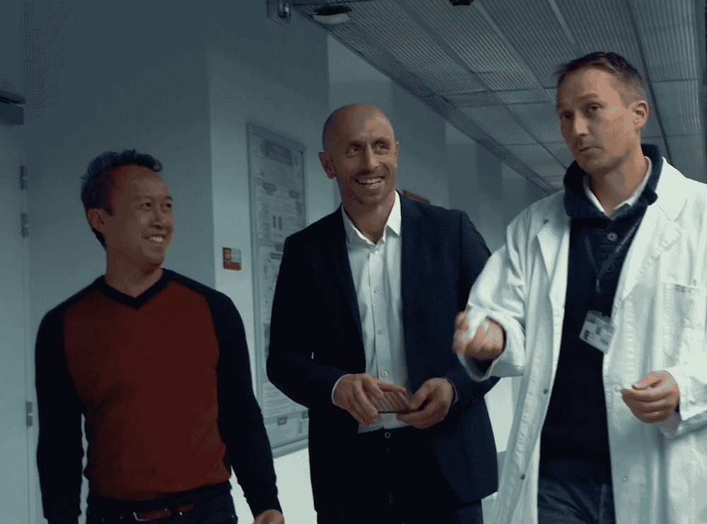 Franck Barath au centre, entouré de son équipe installée au HUB Energie d'Amiens.