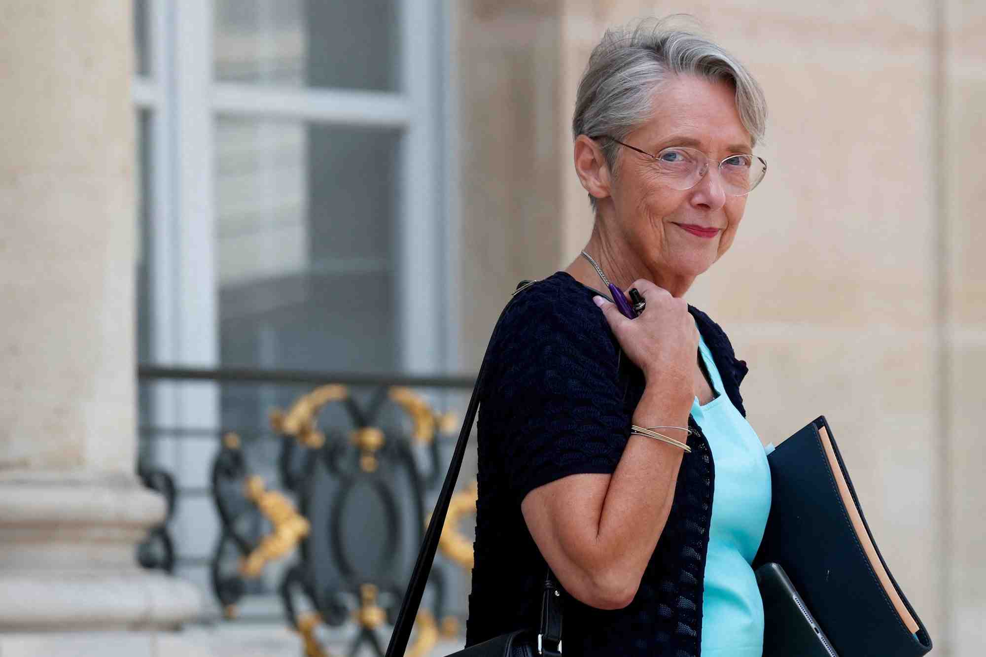 Le premier ministre francais elisabeth borne au palais de l'elysee a la suite de la reunion hebdomadaire du cabinet, apres un remaniement gouvernemental, a paris, france.