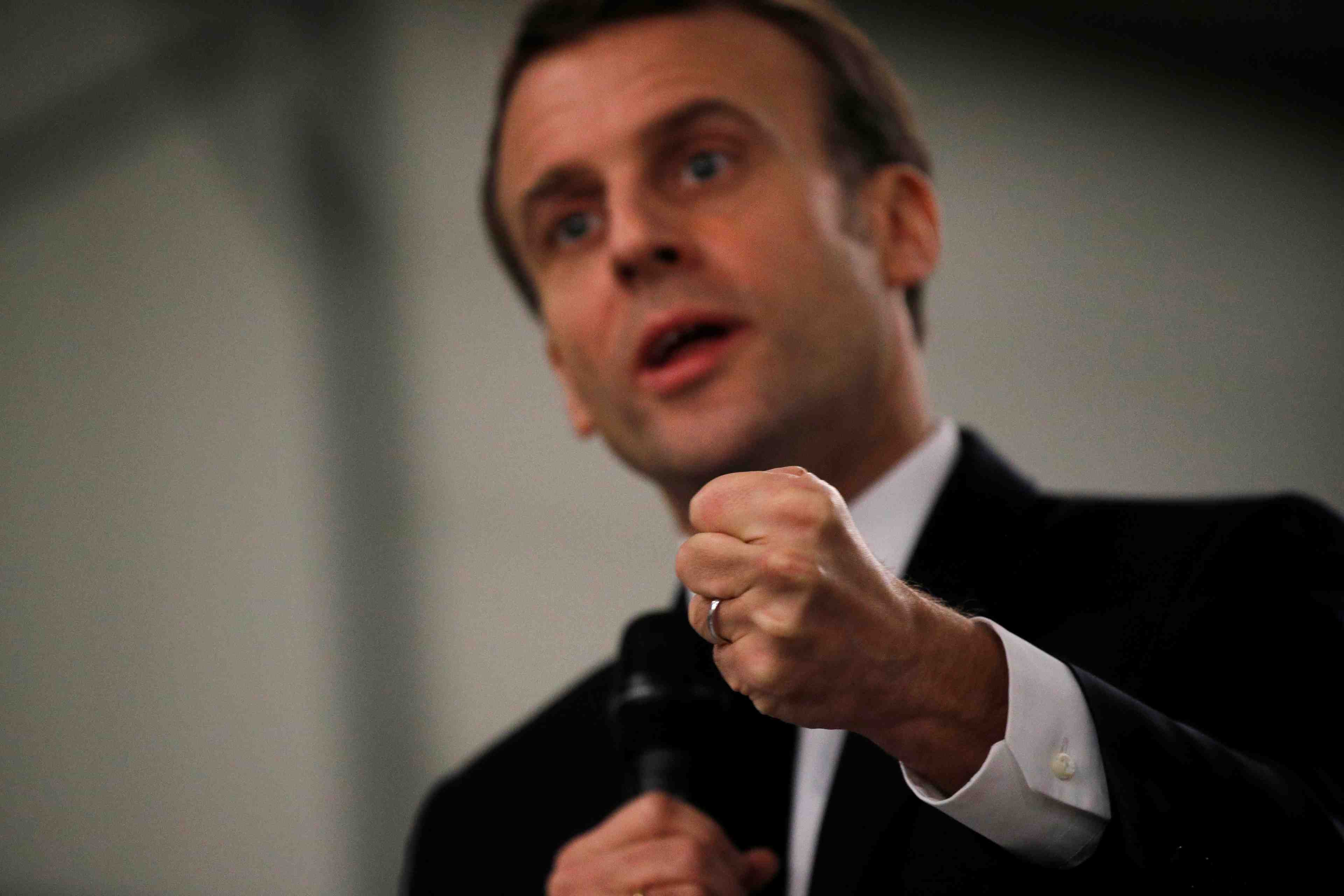 Macron va envoyer un "signal d'alarme" pour mobiliser les europeens