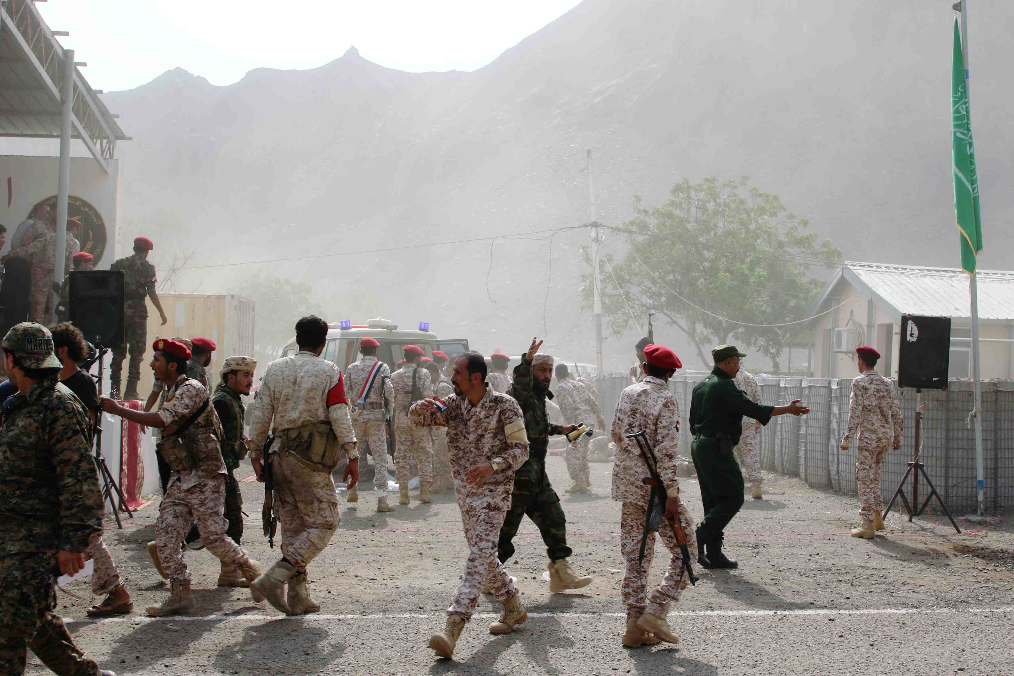 Yemen: attaque des houthis contre un defile militaire a aden