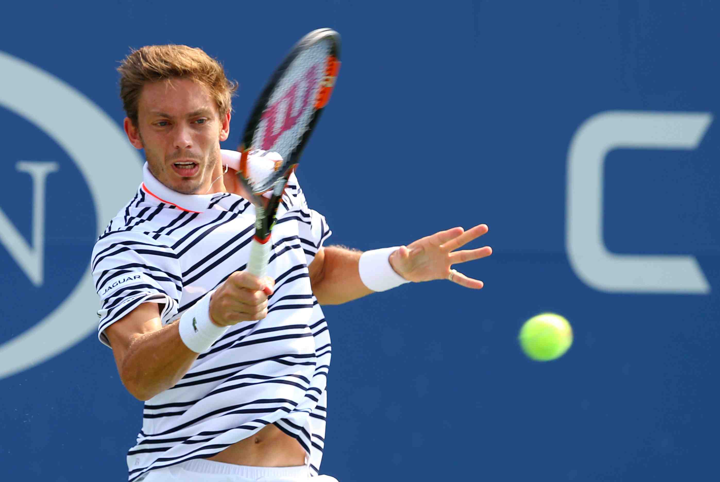 Mahut reussit son entree, paire passe a l'as