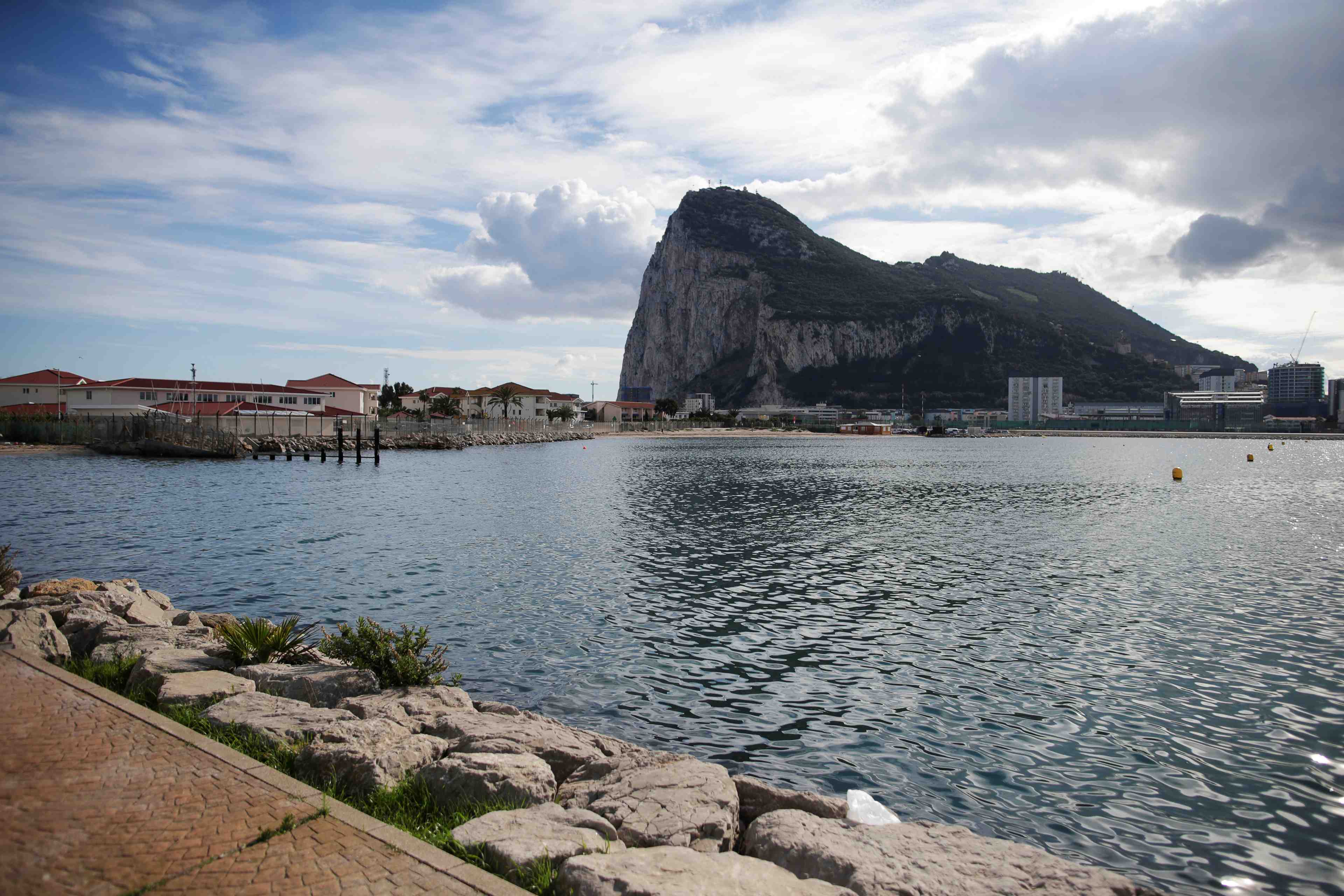 Le ton monte entre gibraltar et madrid apres un incident maritime