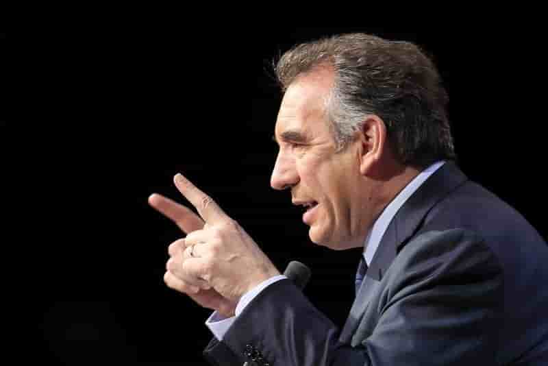 Bayrou réclame un référendum sur une réforme des institutions