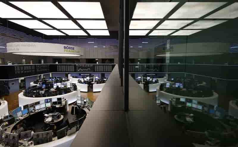 Eles bourses europeennes baissent peu a la mi-seance