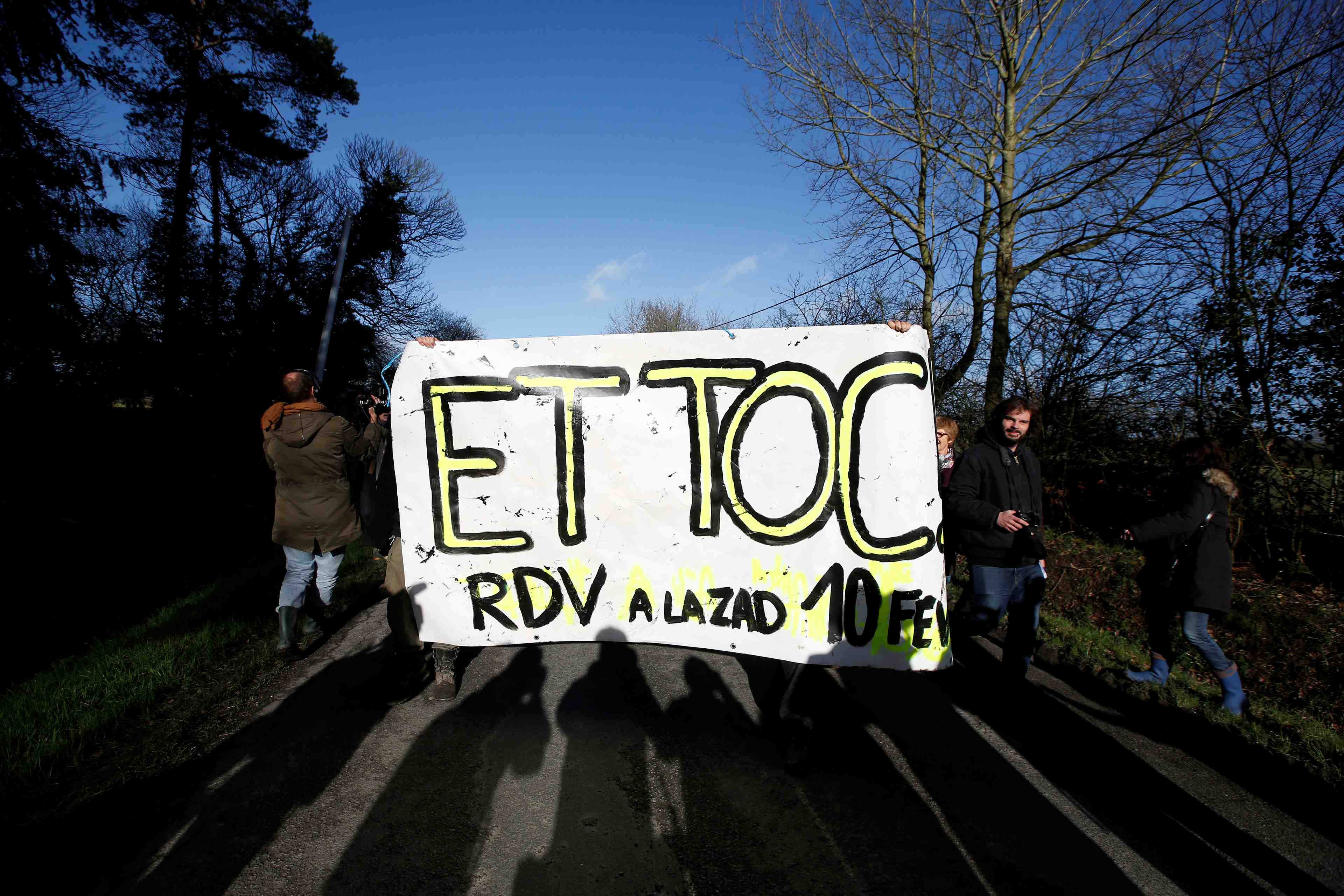 La majorite au defi d'assumer le "reniement" de nddl