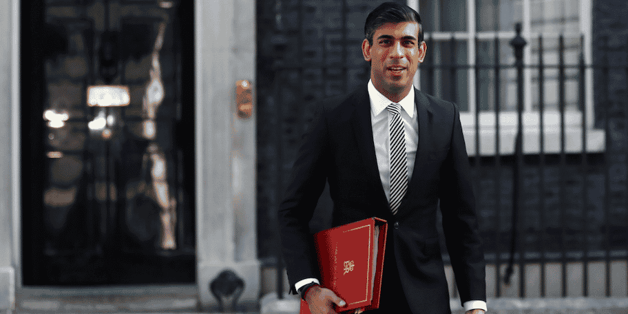 Pour Rishi Sunak, Chancelier de l'Echiquier, "des centaines de milliers de personnes ont déjà perdu leur emploi, et tristement, dans les mois à venir, beaucoup d'autres vont faire de même".