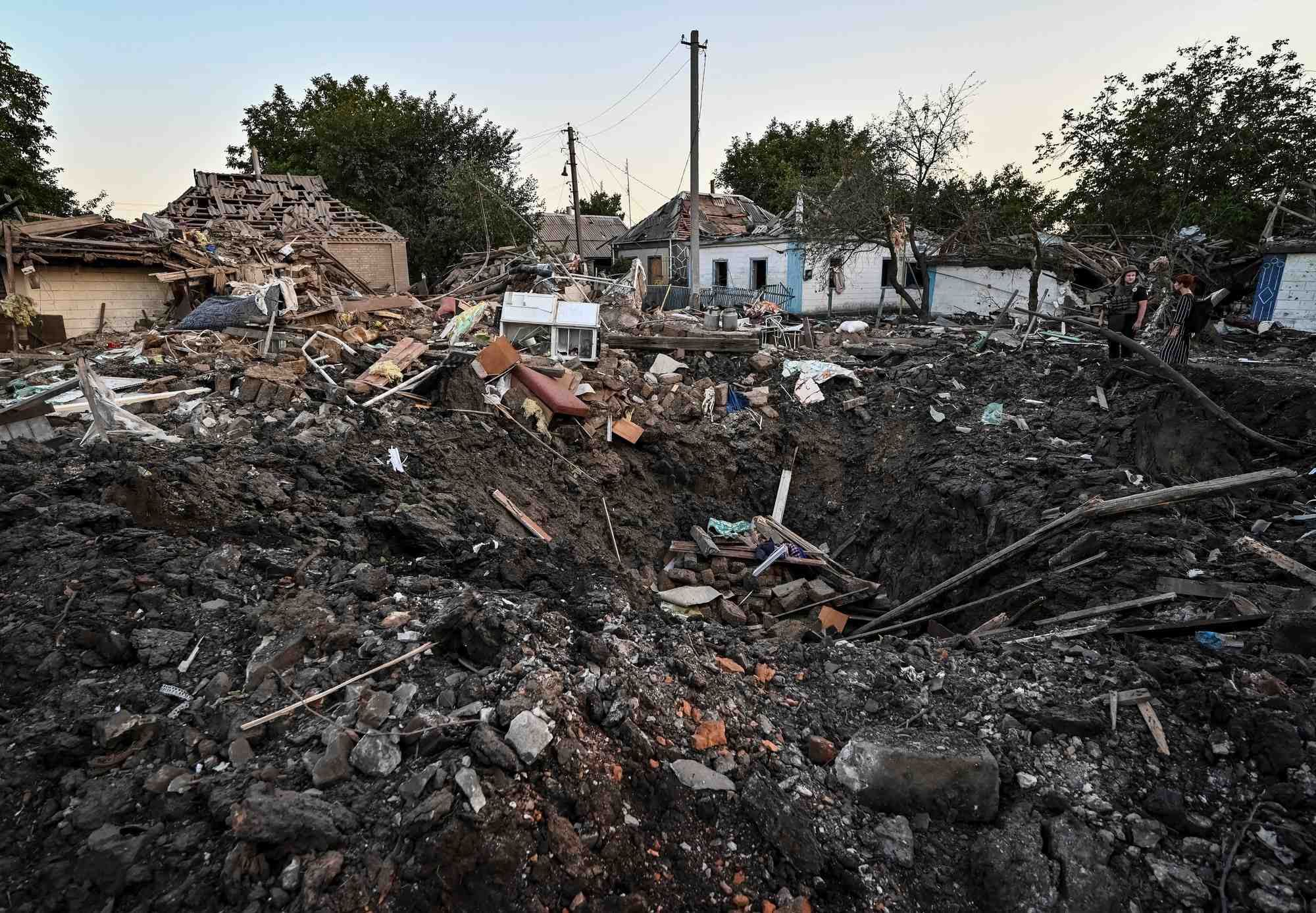 Ukraine: moscou confirme avoir frappe la gare de tchaplyne, kyiv deplore 25 civils tues