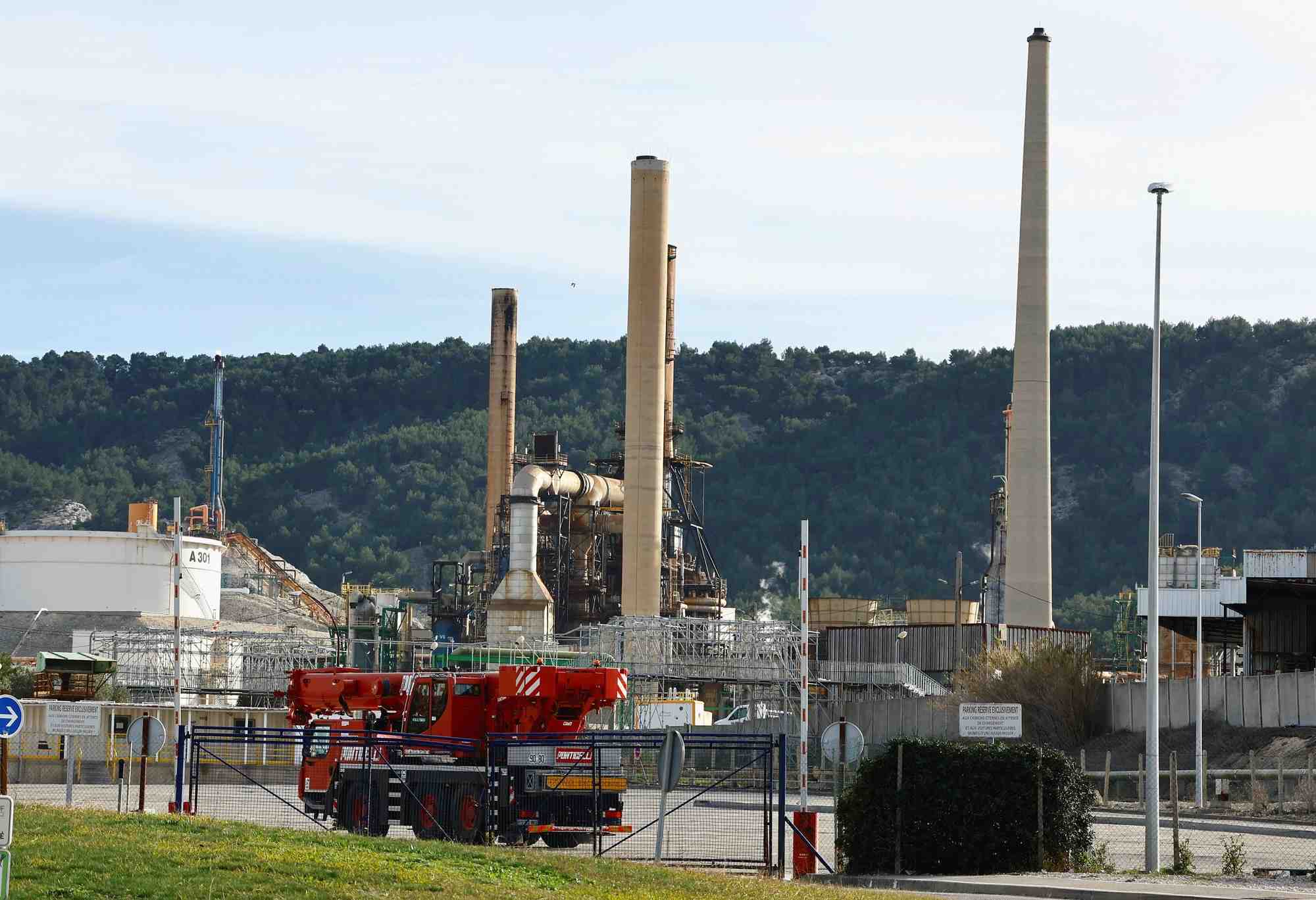 Raffinerie de totalenergies a la mede, france