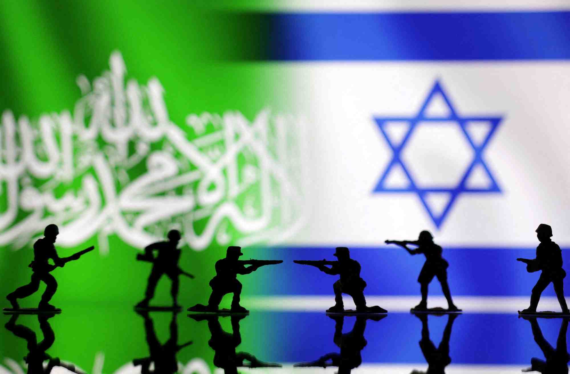 Photo d'archives: des soldats de plomb, des drapeaux du hamas et d'israel