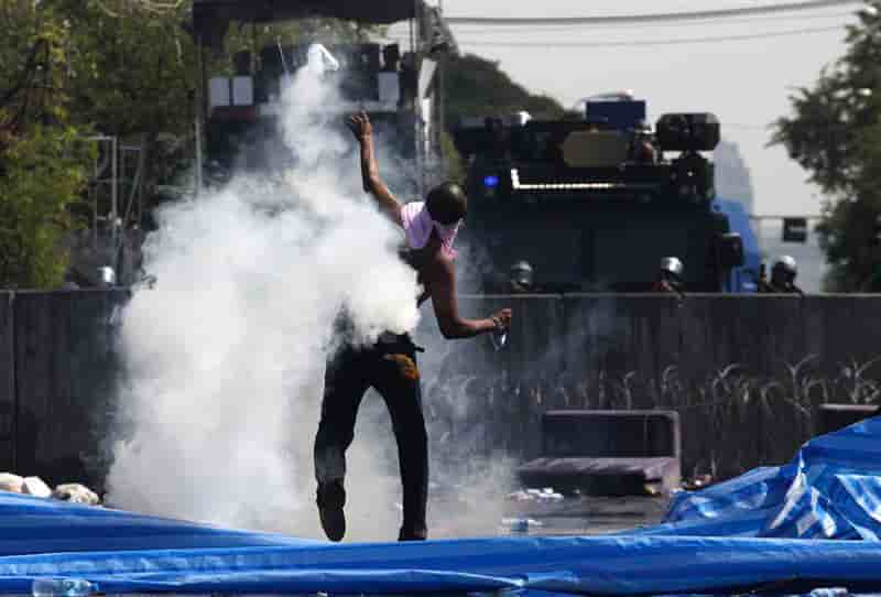 Nouveaux heurts entre policiers et manifestants à Bangkok