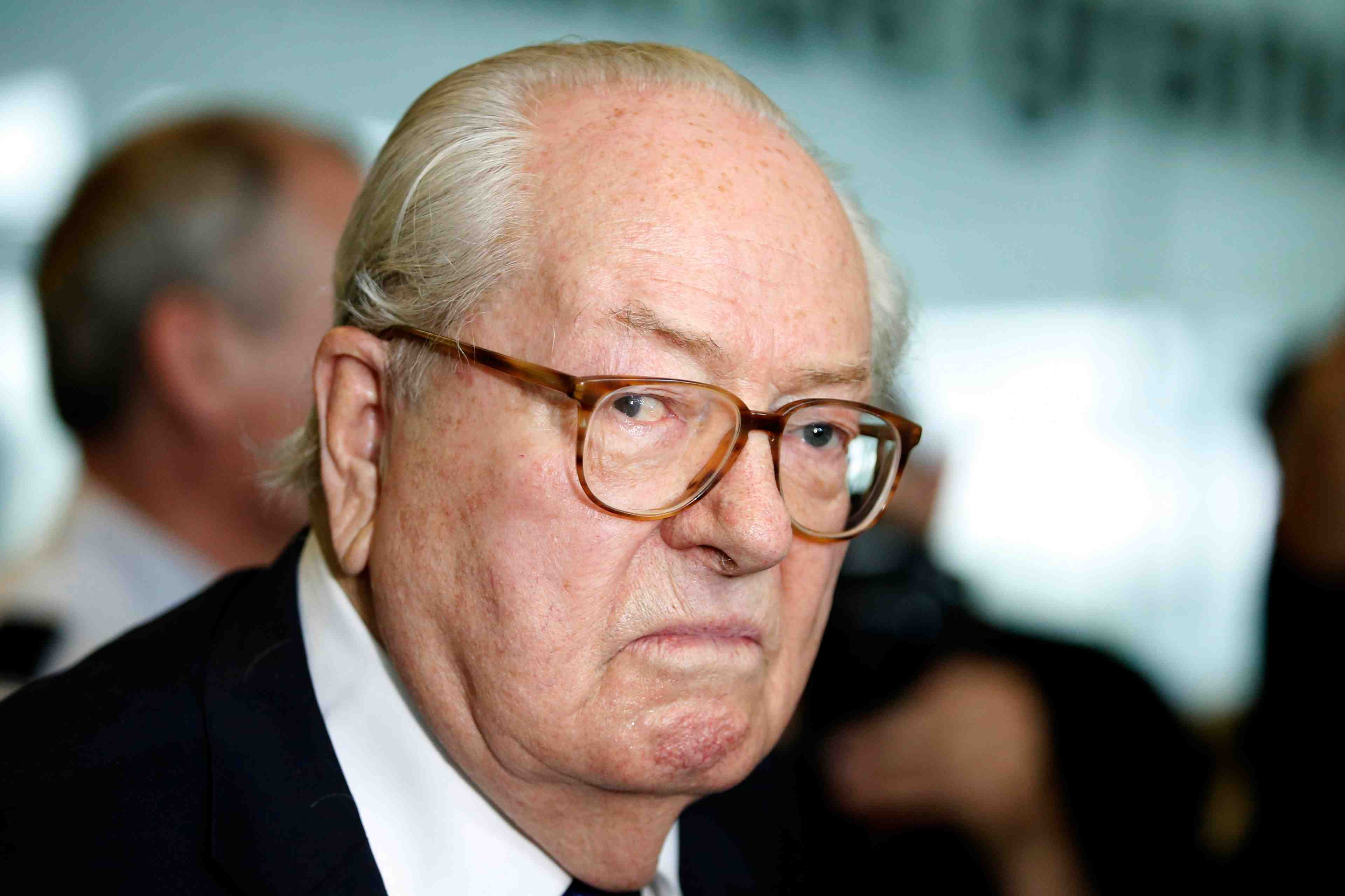 La justice suspend l'assemblee generale du fn
