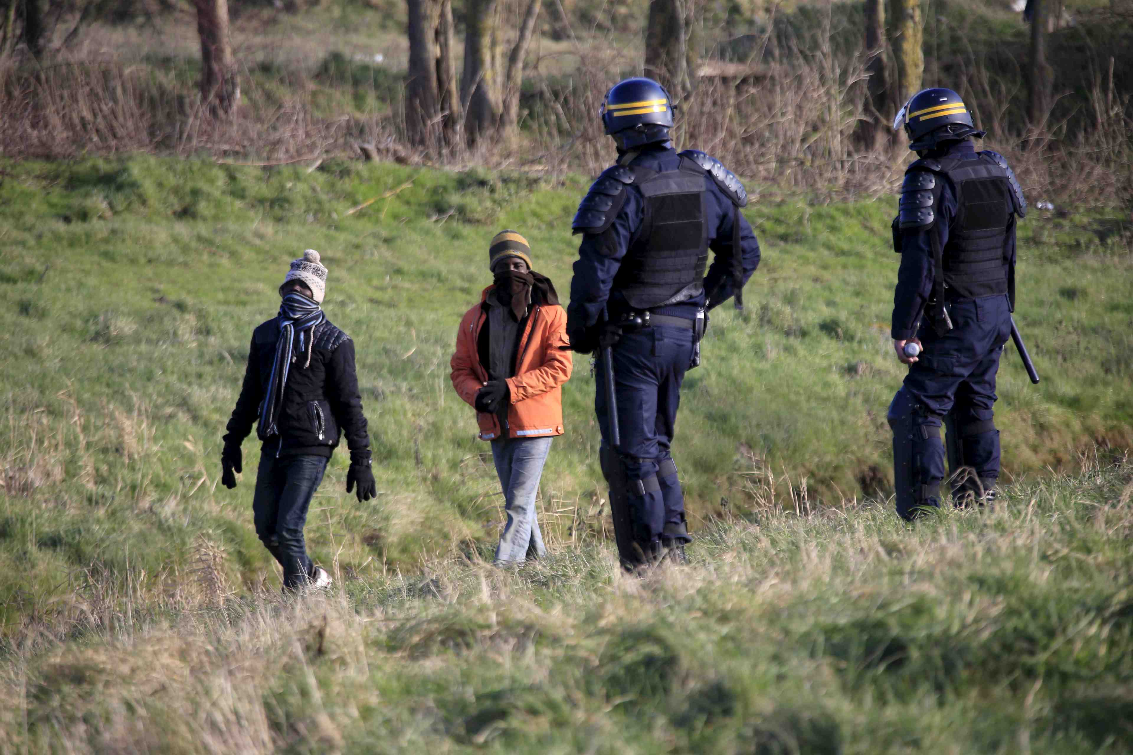 Bertrand exhorte hollande a venir constater la situation a calais