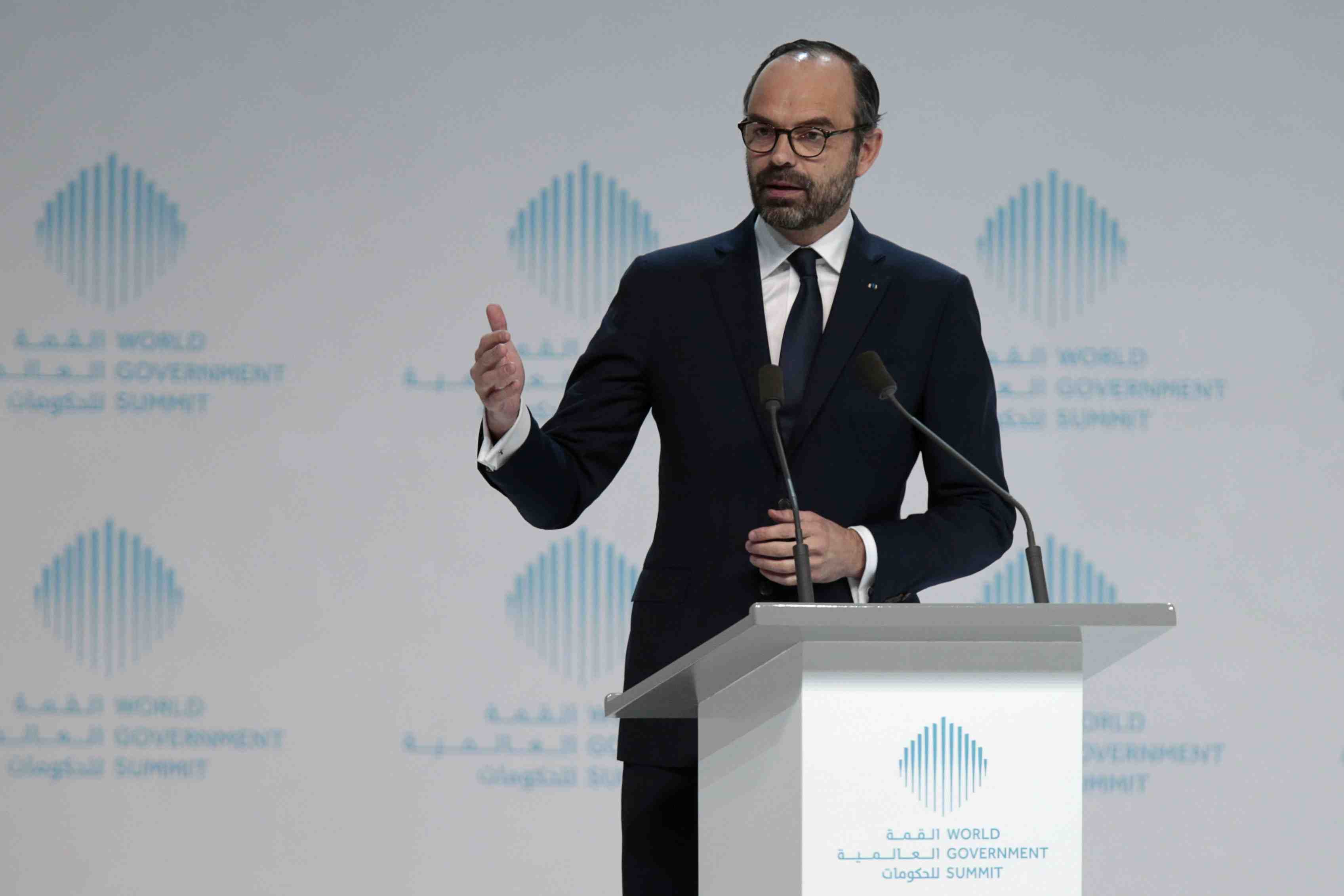 Philippe vante une "france qui se transforme" au davos du golfe