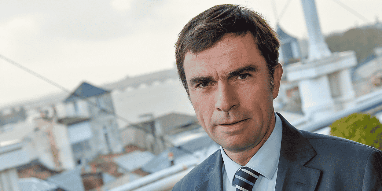 Bernard Farges, qui a déjà présidé le Conseil interprofessionnel du vin de Bordeaux (CIVB) de 2013 à 2016, a été à nouveau désigné président pour trois ans en juillet 2019.