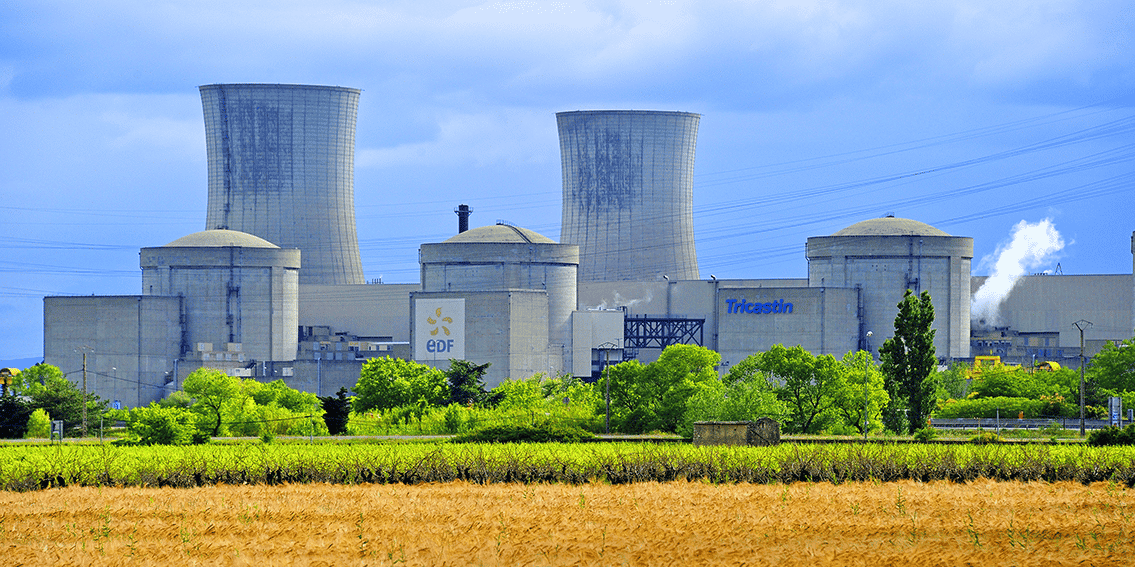 Deux des quatre réacteurs de la centrale nucléaire du Tricastin, dans la Drôme, pourraient être arrêtés d’ici à 2035.