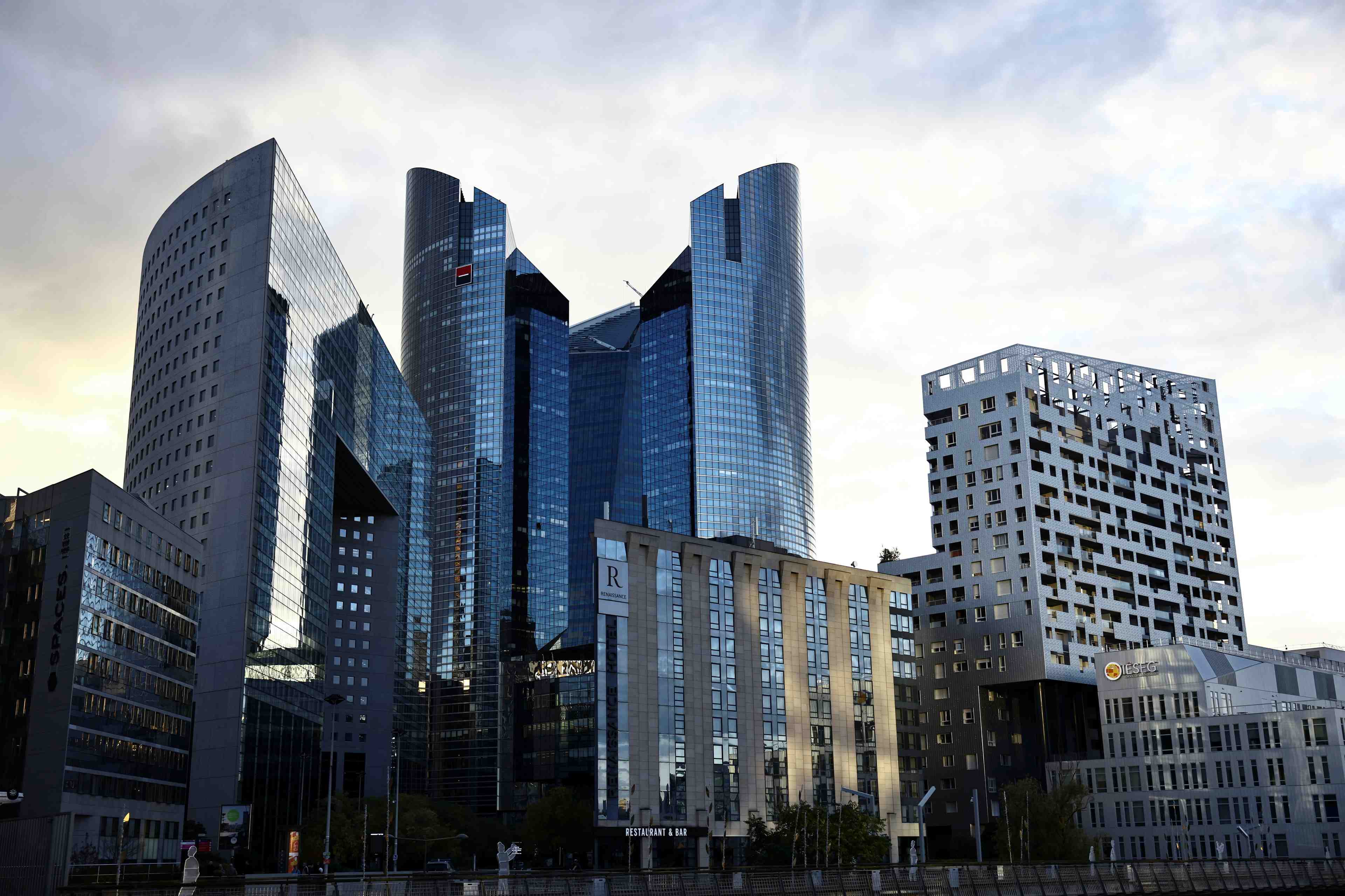 Fitch maintient la note de credit de la france a aa avec perspective negative