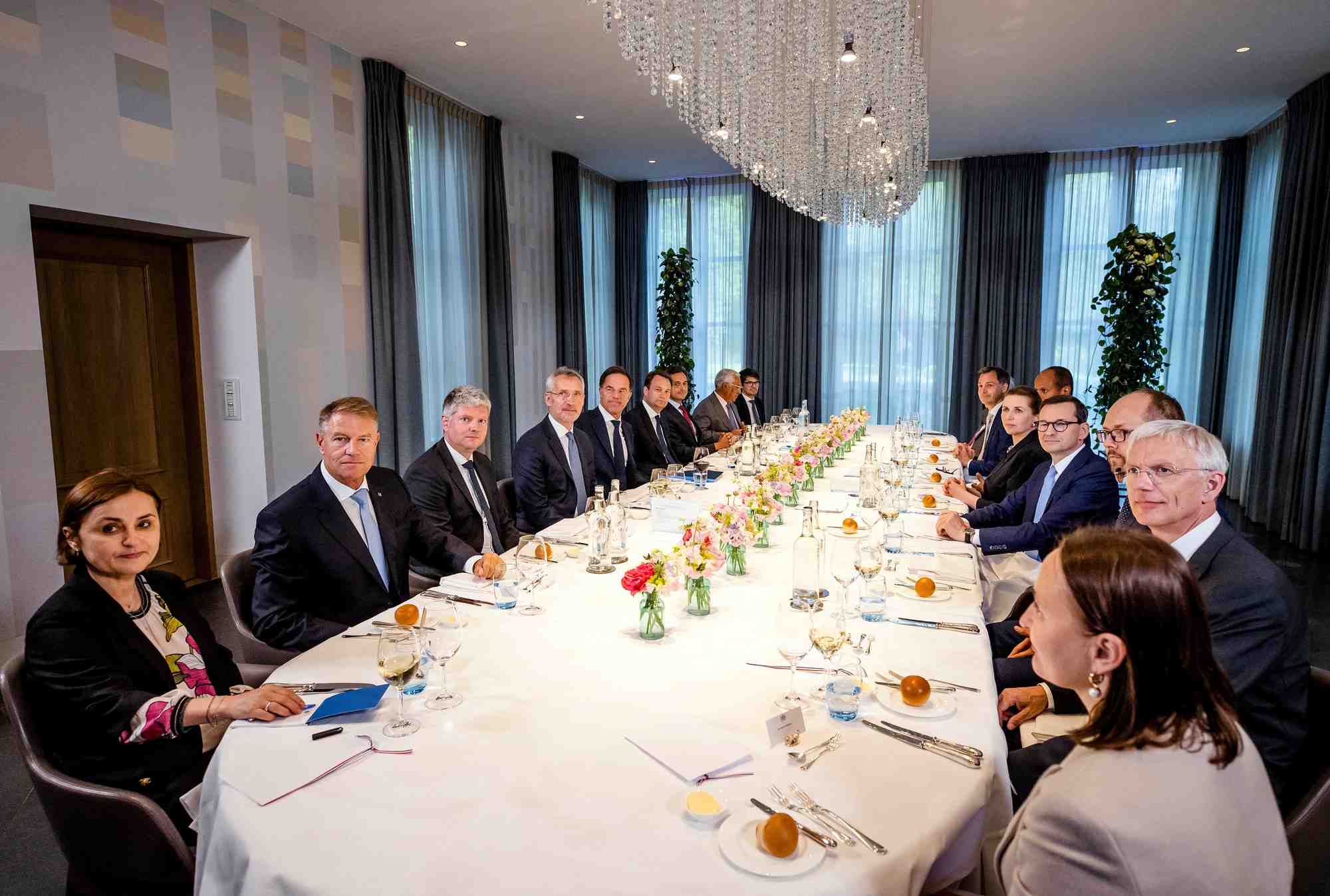 L'otan doit renforcer ses capacites militaires, dit stoltenberg