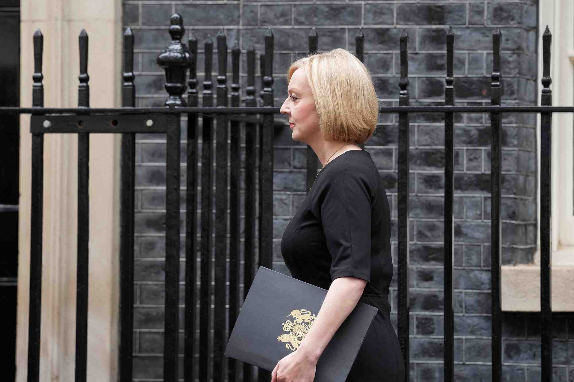 Le premier ministre britannique liz truss devant le 10 downing street, siege du gouvernement