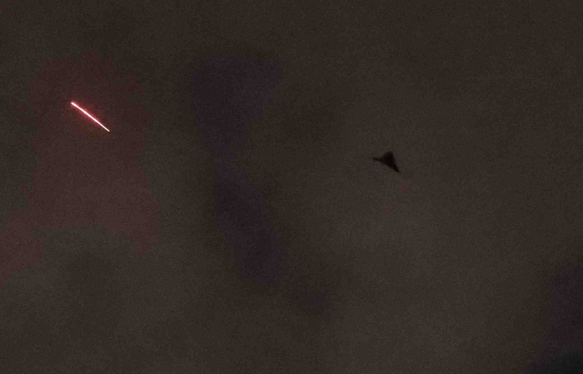 Un drone survole le ciel de kyiv