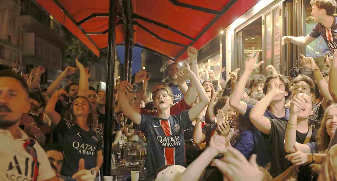 Les yeux rivés sur les écrans, les Parisiens ont vibré devant la performance du PSG.
