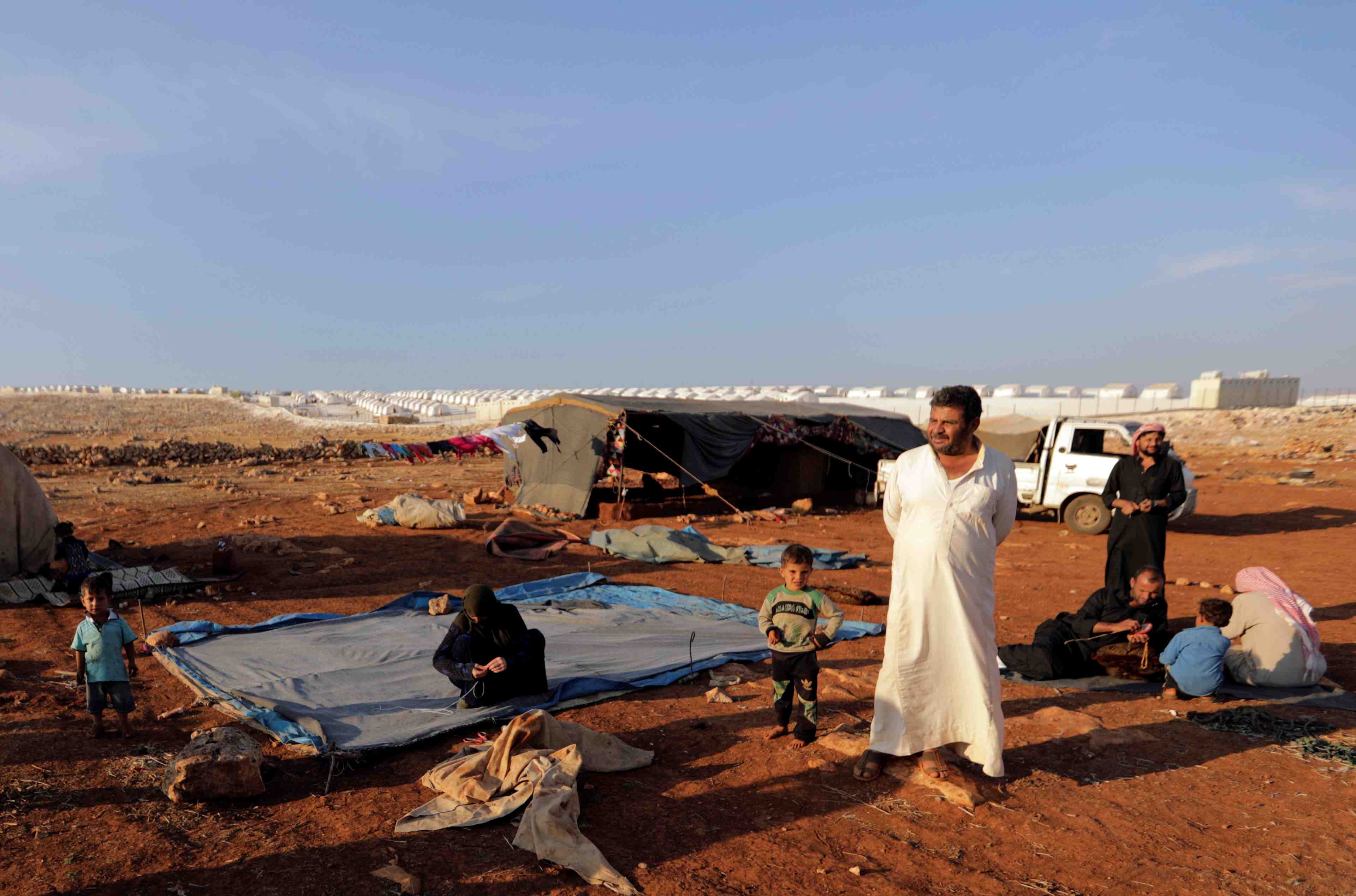Des syriens fuient vers la frontiere turque