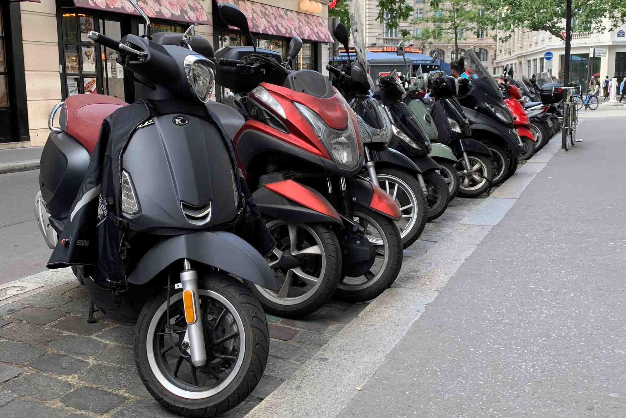A partir du 15 avril 2024, tous les deux-roues vont devoir passer au contrôle technique, sous peine d'amende.