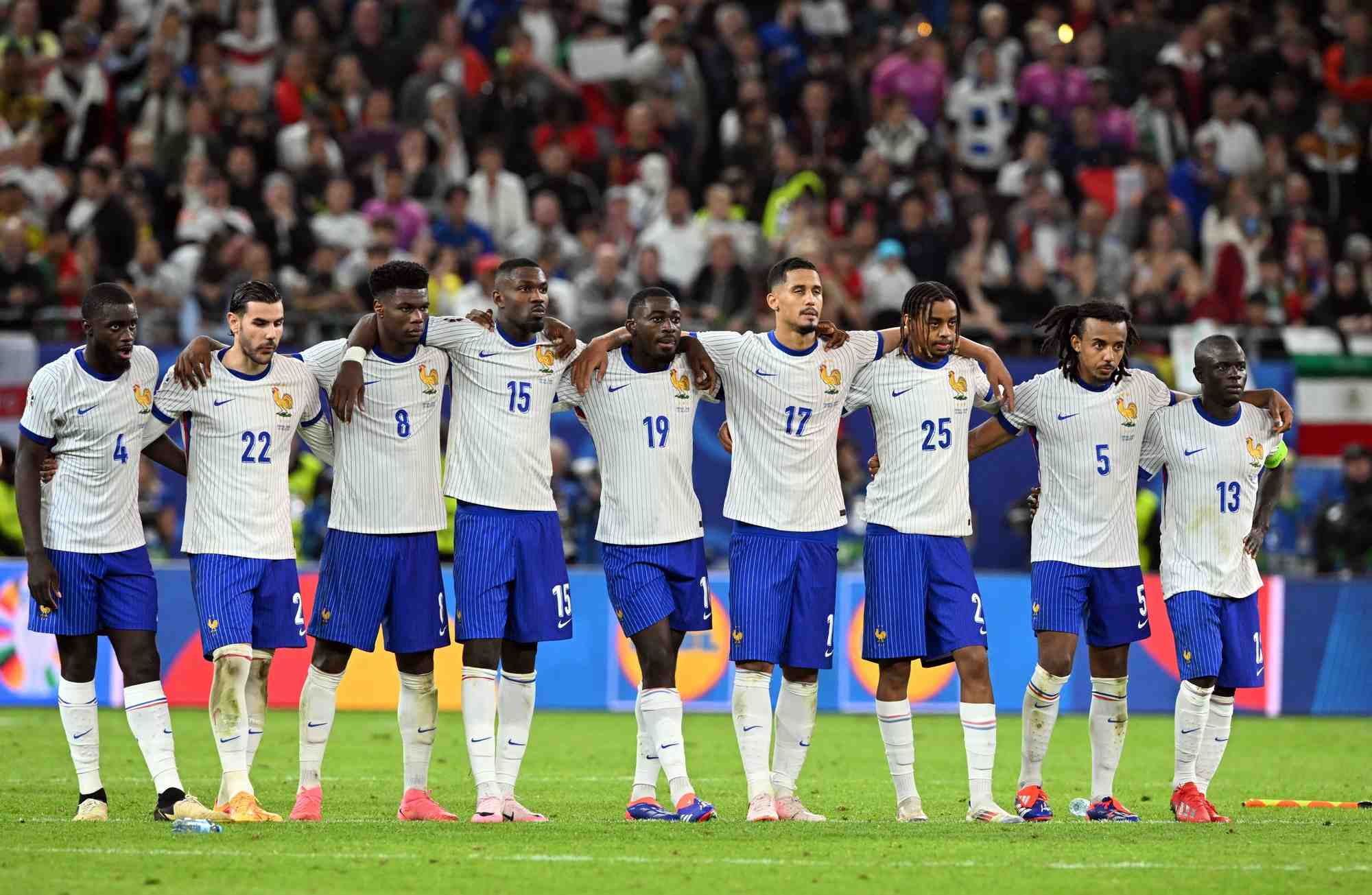Les joueurs francais lors de la seance de tirs au but